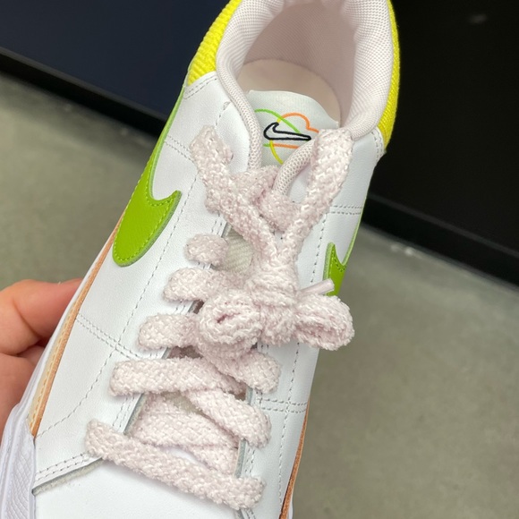 NIKE WOMENS COURT LEGACY LIFT SNEAKER - Lime - Picture 4 of 7